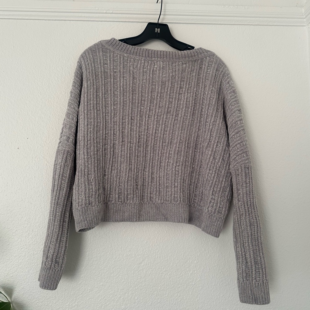 Silence + Noise Urban Outfitters Grey Cropped Sweater Soft V Neck - Picture 2 of 4